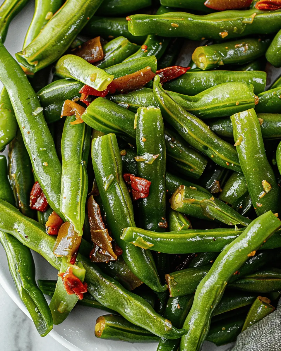 Crack Green Beans with Turkey Bacon: A Scrumptious Twist on a Classic
