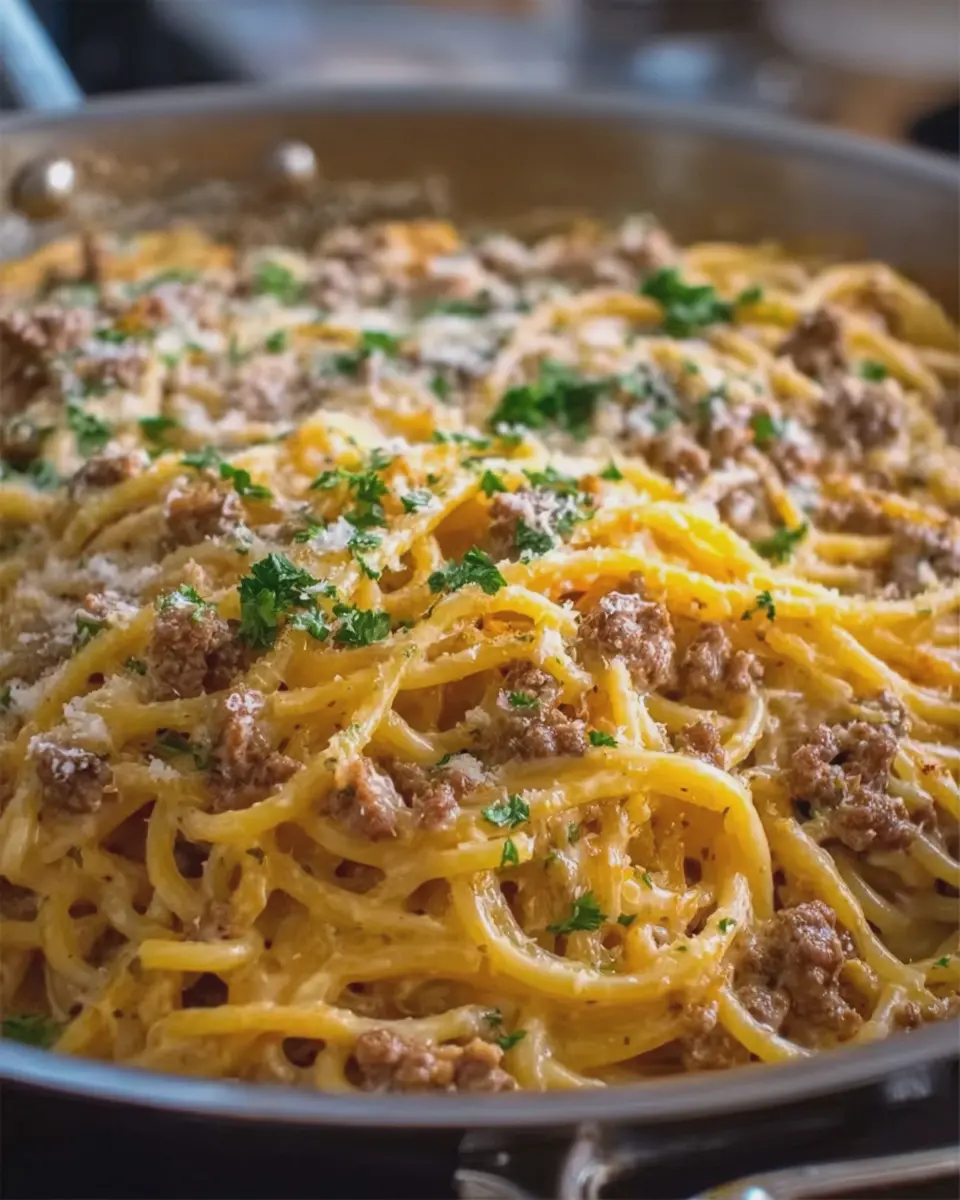 Cheesy Beef Spaghetti: Indulgent Garlic Cheddar Cream Delight